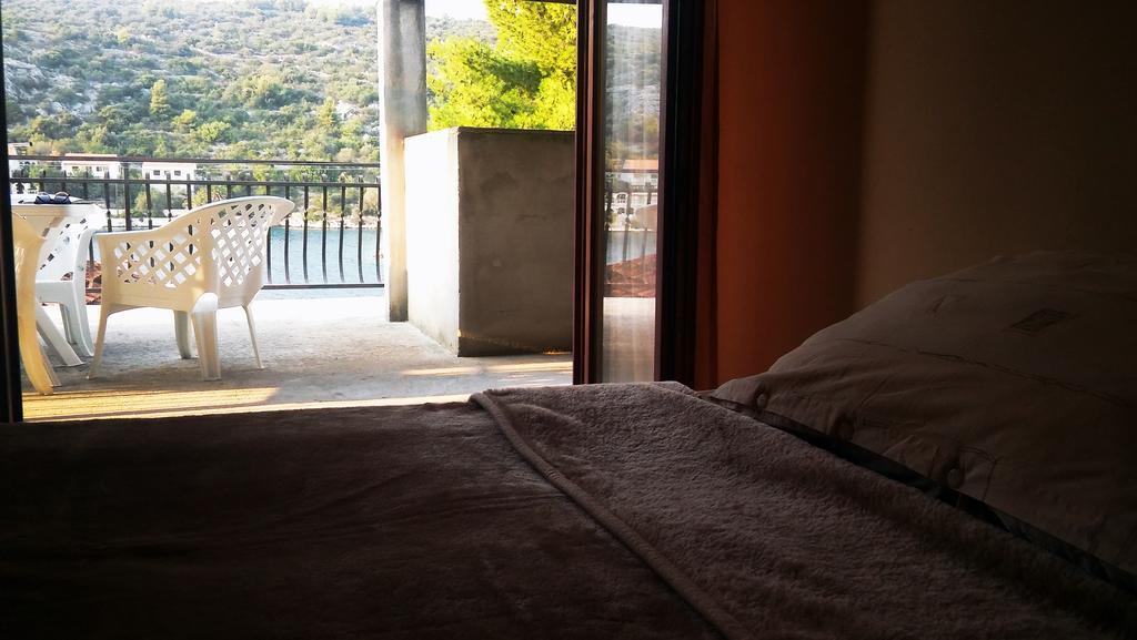 Apartmani Conar ドルヴェニク・ヴェリキ エクステリア 写真